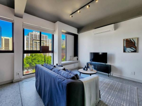Secure, wifi, pool- Perfect for lone travellers